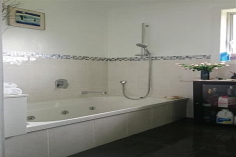 Photo of property in 2/86 Weatherly Road, Torbay, Auckland, 0630