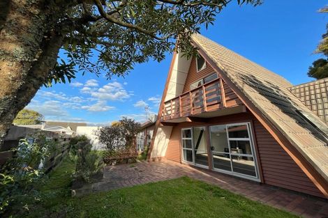 Photo of property in 55 Manu Crescent, Upper Vogeltown, New Plymouth, 4310