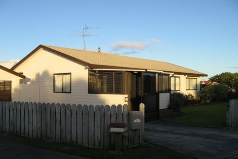 Photo of property in 10 Ruby Place, Orewa, 0931