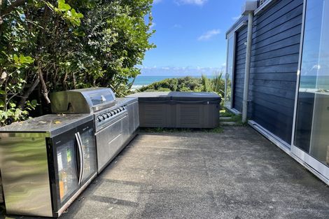 Photo of property in 70 Domain Crescent, Muriwai, Waimauku, 0881