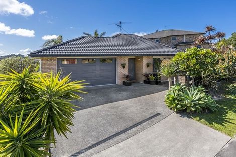 Photo of property in 16 Nimstedt Avenue, Oteha, Auckland, 0632