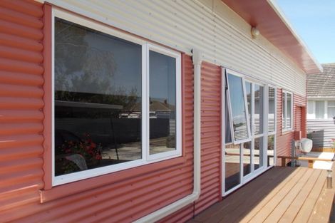 Photo of property in 4 Warwick Place, Awapuni, Palmerston North, 4412