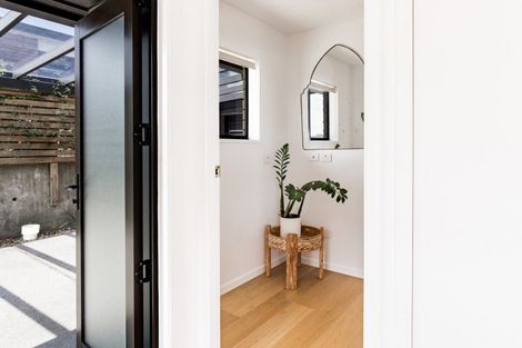 Photo of property in 10c Long Street, Raglan, 3225