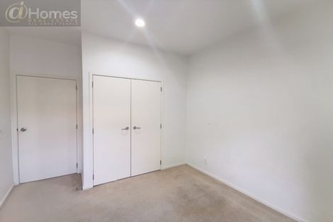 Photo of property in 39 Hewlett Road, Massey, Auckland, 0614