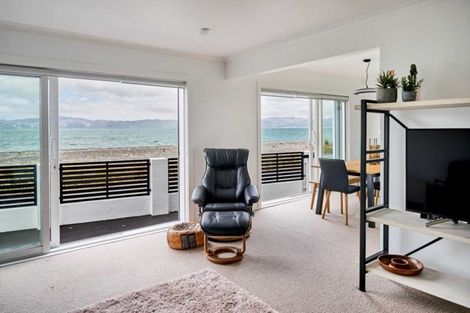 Photo of property in 147 Marine Parade, Eastbourne, Lower Hutt, 5013