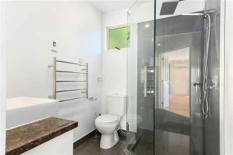 Photo of property in 3/96 Balmain Road, Chatswood, Auckland, 0626