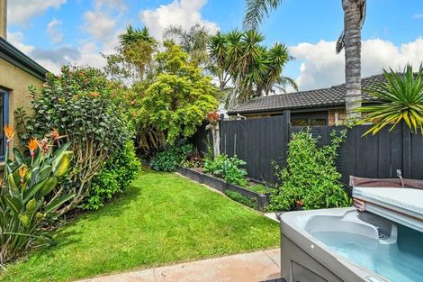 Photo of property in 12 Phoenicia Court, The Gardens, Auckland, 2105