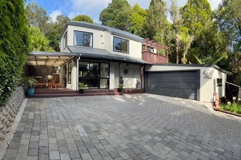 Photo of property in 560 Scenic Drive, Waiatarua, Auckland, 0612