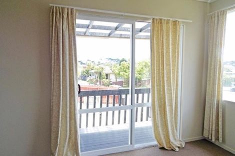 Photo of property in 1/6 Myna Place, Weymouth, Auckland, 2103