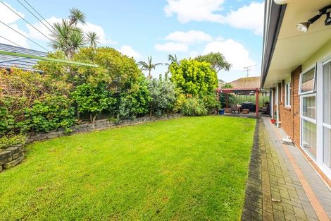 Photo of property in 20 Lothian Brae, Wattle Downs, Auckland, 2103