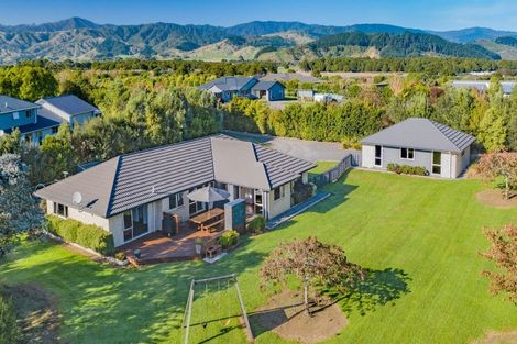 Photo of property in 51 Ohau Terraces, Ohau, Levin, 5570