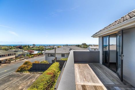 Photo of property in 49 Paynters Avenue, Strandon, New Plymouth, 4312