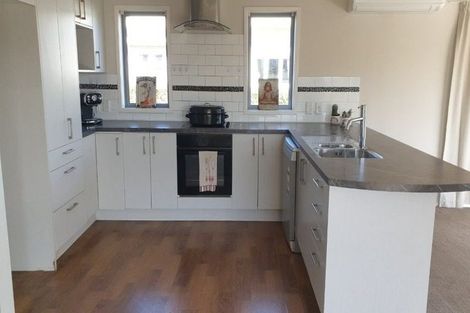 Photo of property in 3 Gazelle Avenue, Beach Haven, Auckland, 0626