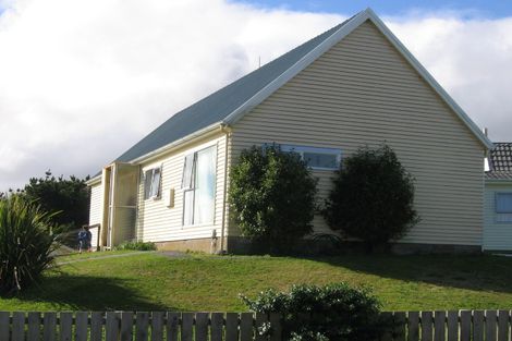 Photo of property in 4 Kingsbridge Place, Newlands, Wellington, 6037