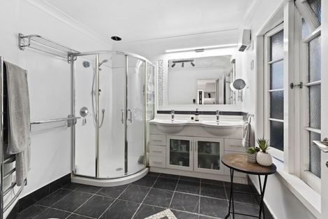 Photo of property in 24 Chatham Avenue, Paremoremo, Auckland, 0632