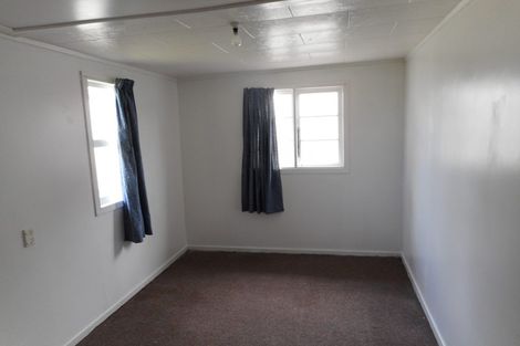 Photo of property in 2 Waimana Road, Conifer Grove, Takanini, 2112