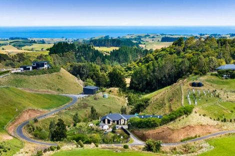 Photo of property in 2 Te Ara Karoiroa Road, Hurford, New Plymouth, 4374