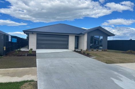 Photo of property in 17 Hanmer Crescent, Rangiora, 7400