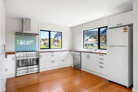 Photo of property in 28 Wabler Lane, Albert Town, Wanaka, 9305