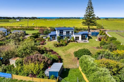 Photo of property in 475 Manawapou Road, Hawera, 4672