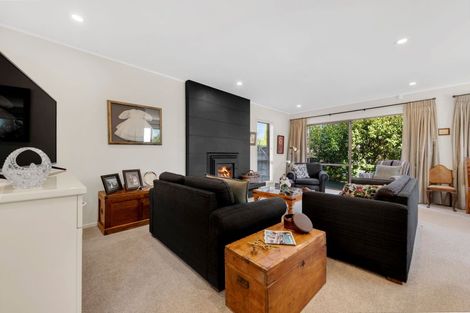 Photo of property in 6 Fielding Crescent, Farm Cove, Auckland, 2012