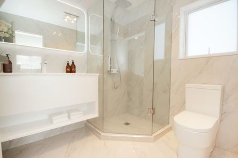 Photo of property in 16 Skulander Crescent, Orewa, 0931