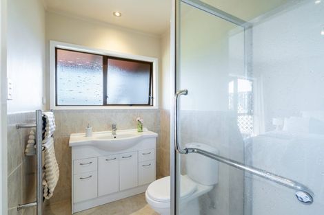 Photo of property in 20 Robin Lane, Browns Bay, Auckland, 0630