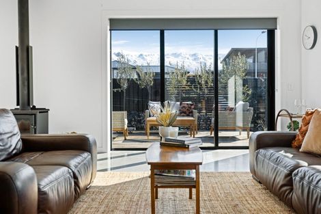 Photo of property in 38 Stratford Drive, Mount Pisa, Cromwell, 9383