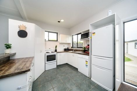 Photo of property in 15 Suzanne Grove, Kelvin Grove, Palmerston North, 4414