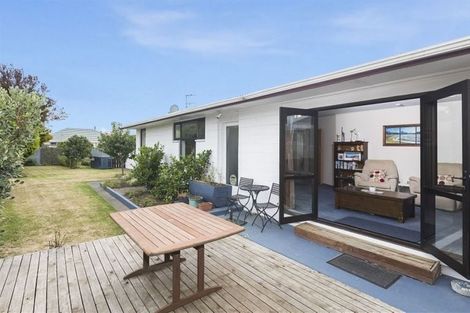 Photo of property in 18 Camelia Place, Islington, Christchurch, 8042