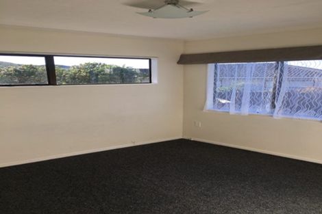 Photo of property in 28 Fernhaven Grove, Newlands, Wellington, 6037