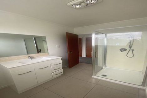 Photo of property in 14 Reynella Drive, Massey, Auckland, 0614