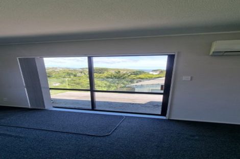 Photo of property in 2/29 Cheltenham Terrace, Newlands, Wellington, 6037