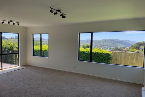 Photo of property in 6 Ashton Fitchett Drive, Brooklyn, Wellington, 6021