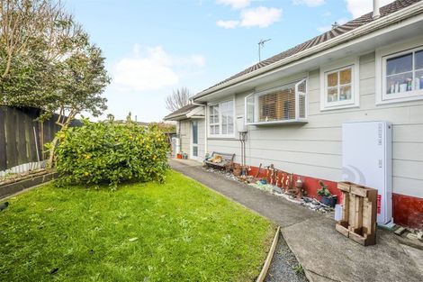 Photo of property in 10 Helms Place, Manurewa, Auckland, 2102