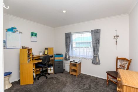 Photo of property in 5a Simons Street, Moturoa, New Plymouth, 4310