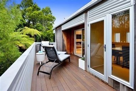 Photo of property in 20 Garmons Way, Castor Bay, Auckland, 0620