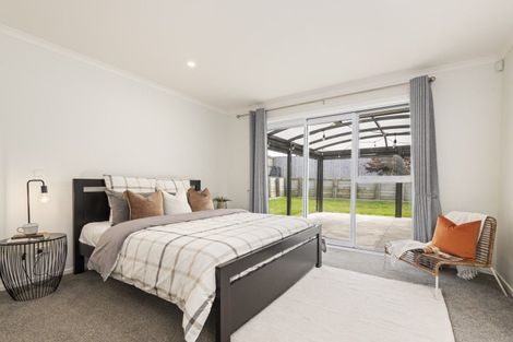 Photo of property in 13 Mediterranean Grove, Fitzherbert, Palmerston North, 4410
