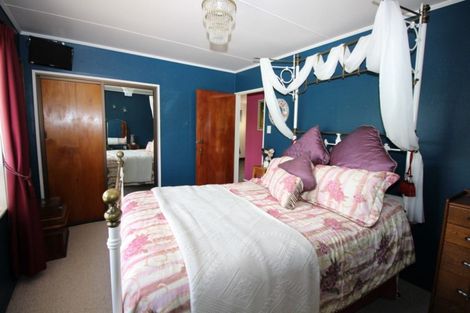 Photo of property in 16 Smith Street, Dannevirke, 4930