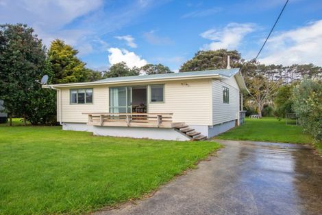 Photo of property in 19 Birds Beach Road, Tapora, 0977