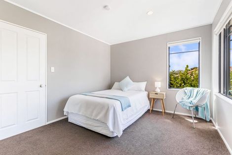 Photo of property in 15 Cellarmans Street, Te Atatu Peninsula, Auckland, 0610