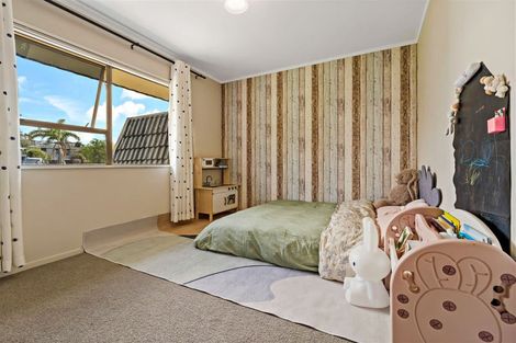 Photo of property in 2/160 Stapleford Crescent, Browns Bay, Auckland, 0630