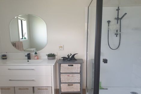 Photo of property in 29b Edgewater Parade, Waiuku, 2123