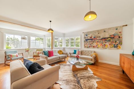 Photo of property in 82 Pinehaven Road, Pinehaven, Upper Hutt, 5019