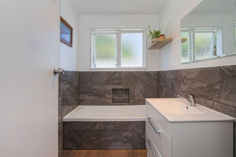 Photo of property in 11 Taihiki Road, Clarks Beach, 2122