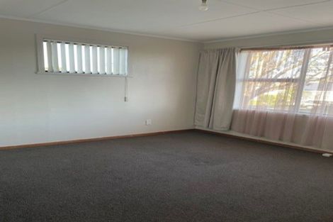 Photo of property in 39 Cotswold Crescent, Newlands, Wellington, 6037