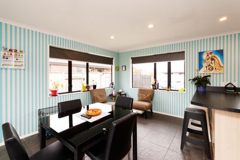 Photo of property in 15 Orlando Way, Kelvin Grove, Palmerston North, 4414