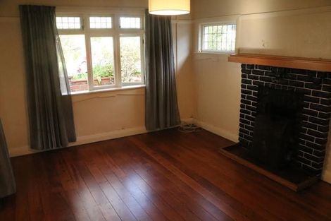 Photo of property in 16 Hinau Street, Eastbourne, Lower Hutt, 5013