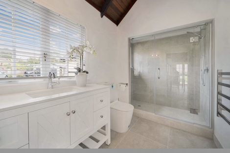 Photo of property in 68 Kaurilands Road, Titirangi, Auckland, 0604