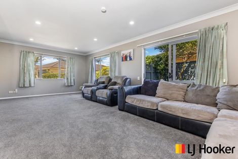 Photo of property in 52 Belfry Place, Wattle Downs, Auckland, 2103